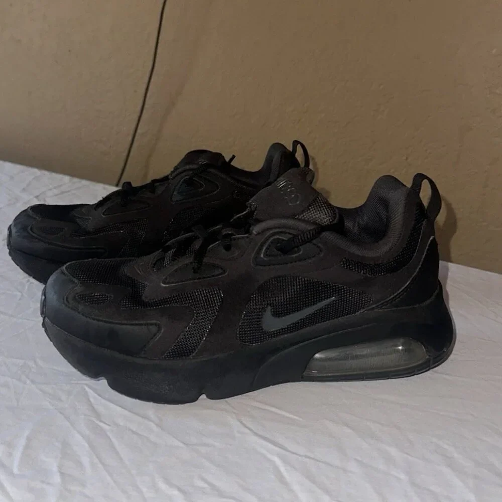 Nike Air Max 200 Triple Black Sneakers AT5627-001 Kids 6y / Women's 7.5